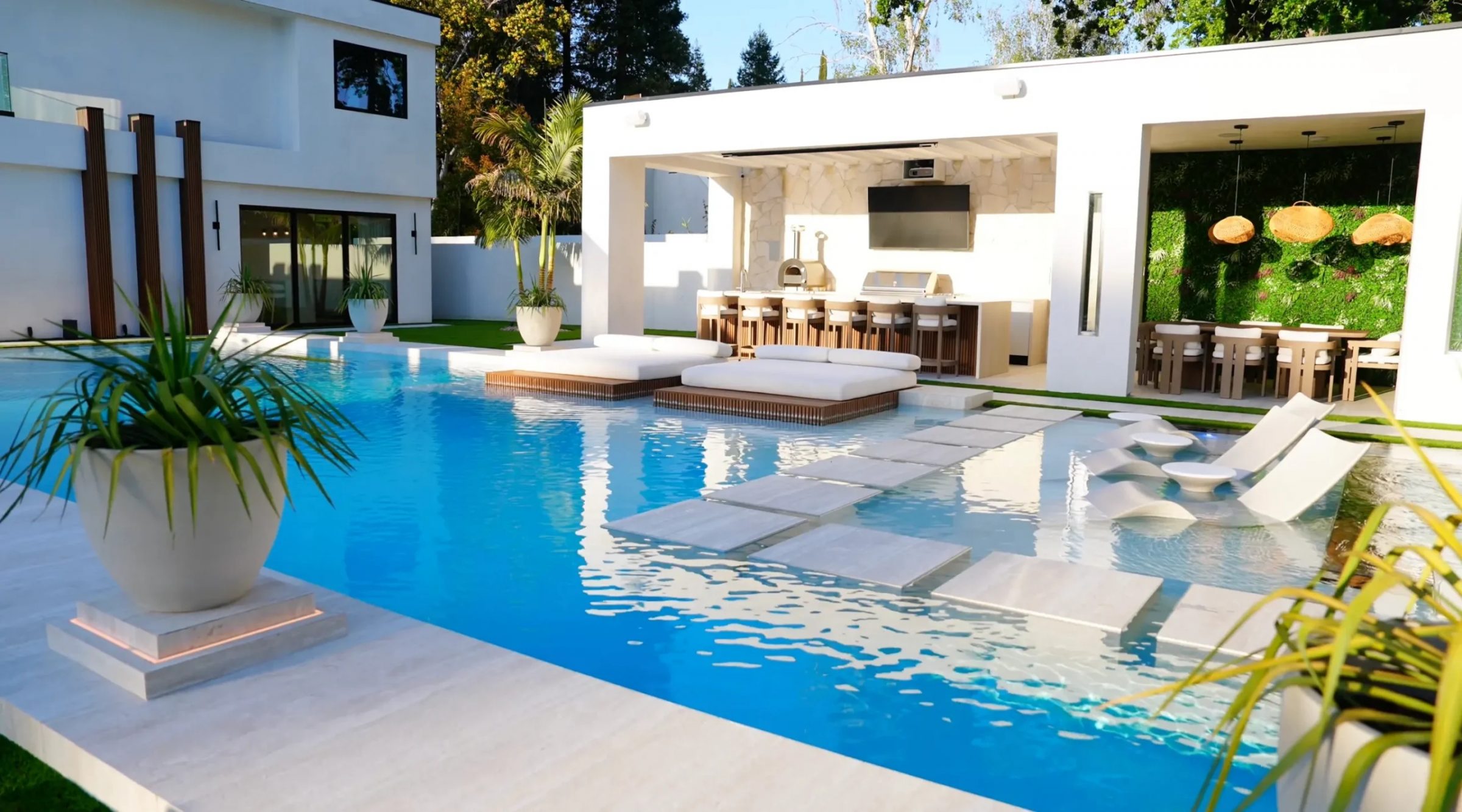 luxury_pool_modern